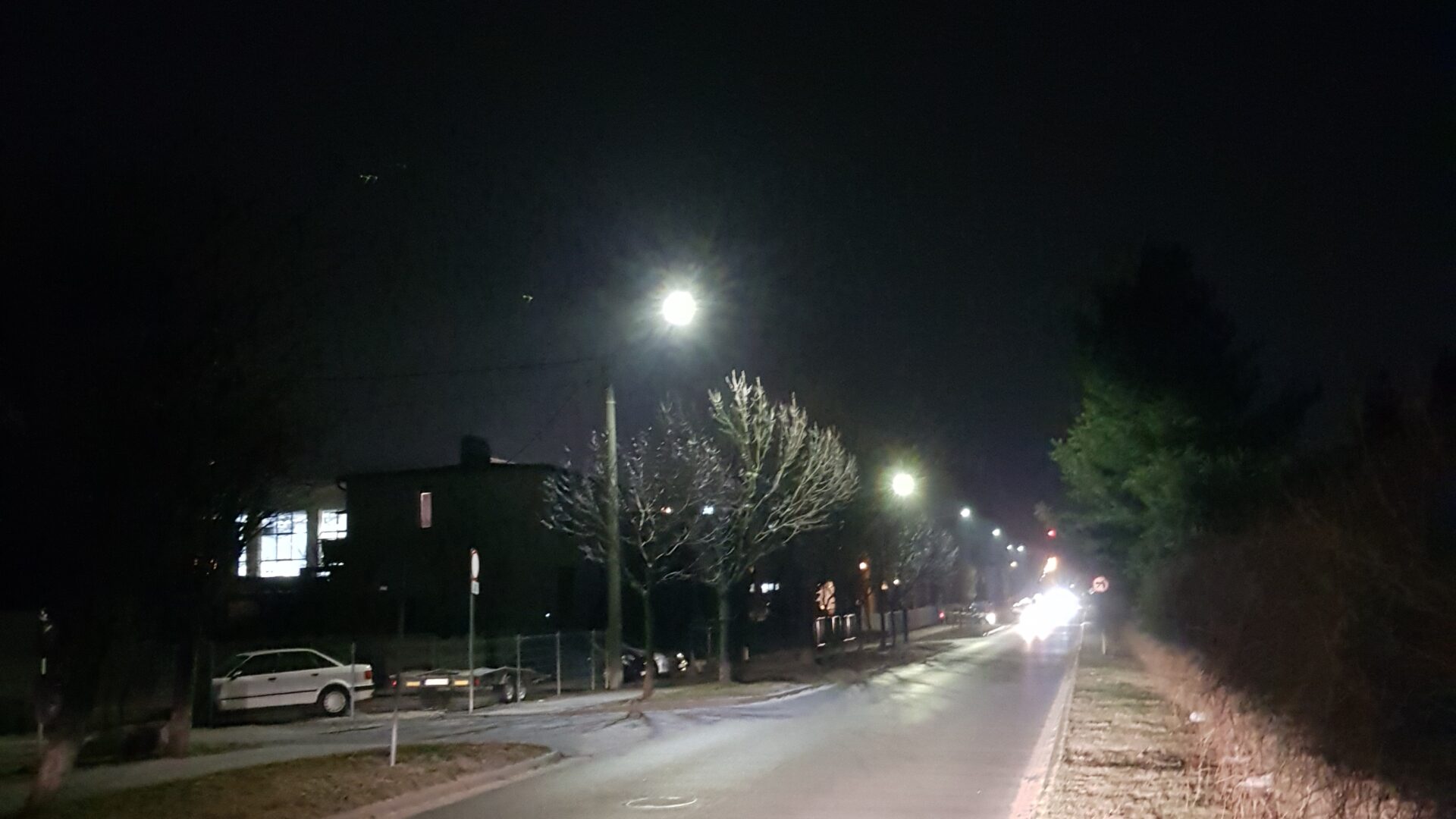 na zdjęciu widać nowe oświetlenie uliczne