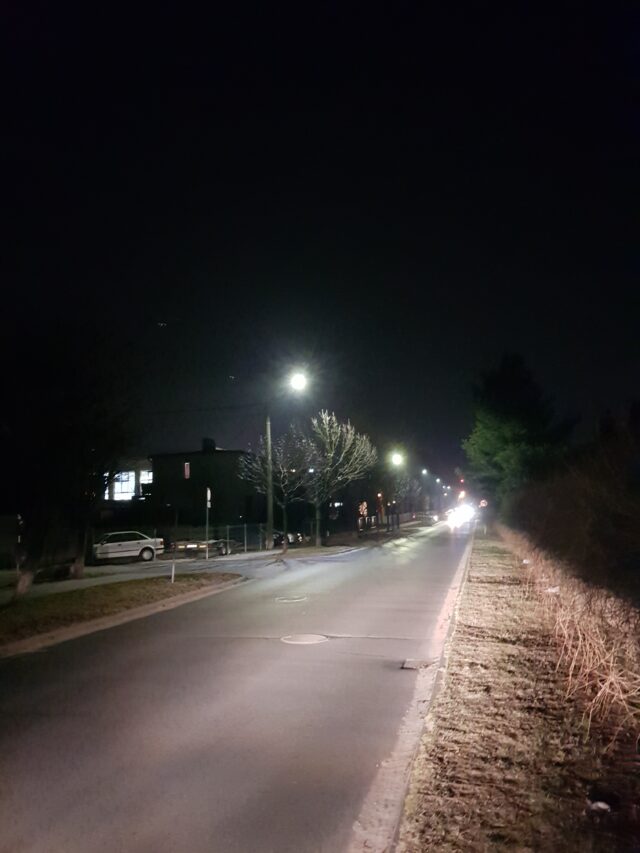 na zdjęciu widać nowe oświetlenie uliczne