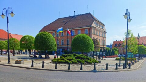 Rynek w Pleszewie i w centralnym miejscu Ratusz