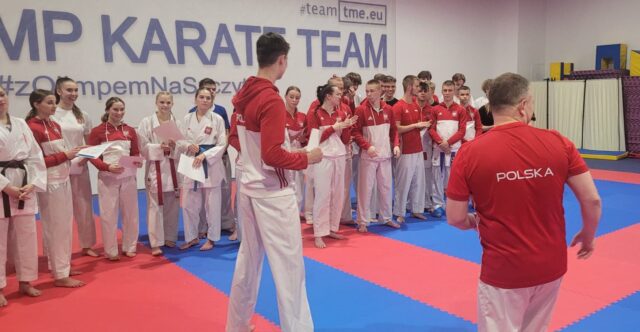 wręczenie powołań zawodnikom do kadry narodowej karate