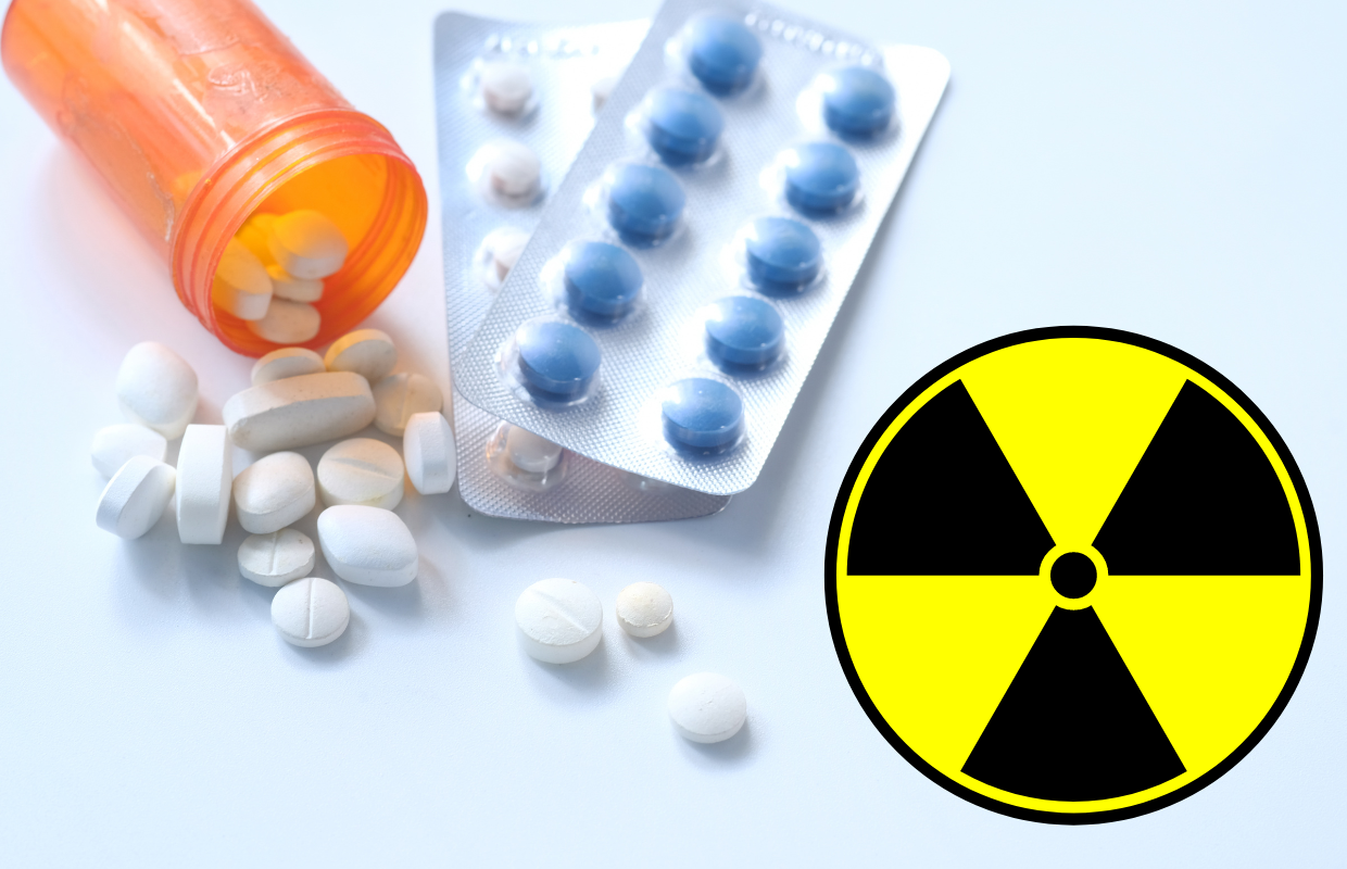 grafika przedstawiająca ikonę substancji radioaktywnych oraz tabletki w opakowaniach