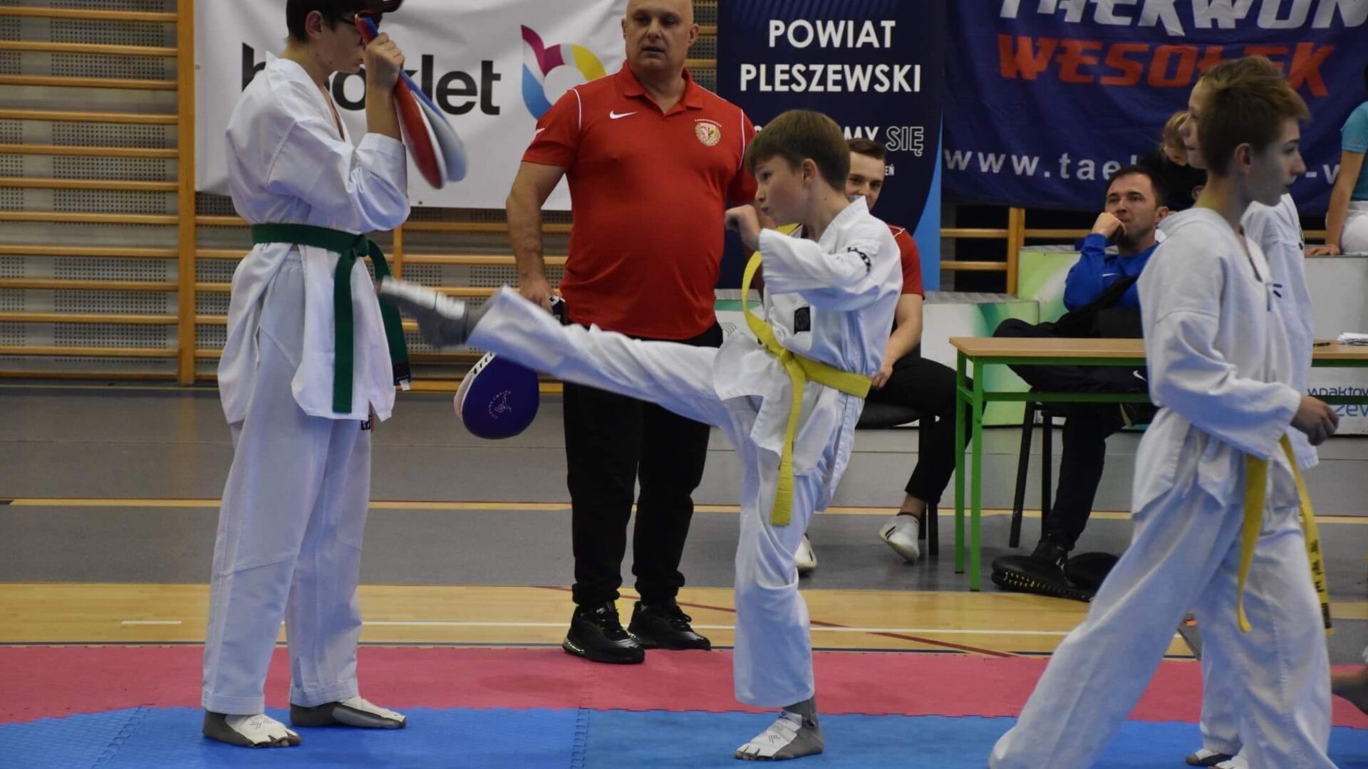 rywalizacja w ramach turnieju taekwondo Wesołek Cup odbywającego się w pleszewskiej Hali Widowiskowo-Sportowej