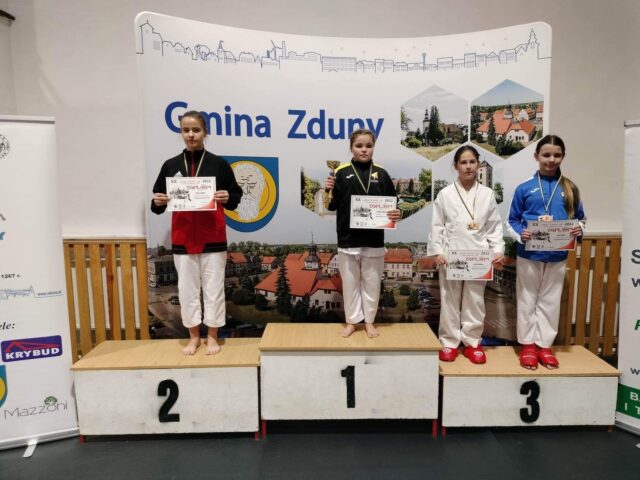 klasyfikacja medalowa podczas ogólnopolskiego turnieju Zduny Karate CUP 2022
