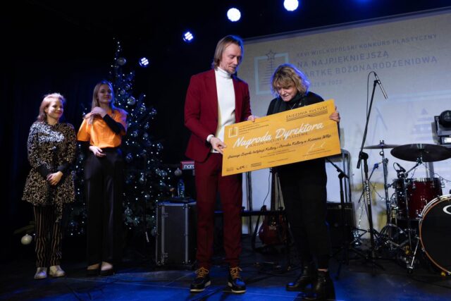 Wręczenie nagród w konkursie plastycznym na Najpiękniejszą Kartkę Bożonarodzeniowa zorganizowanym przez Dom Kultury w Pleszewie 