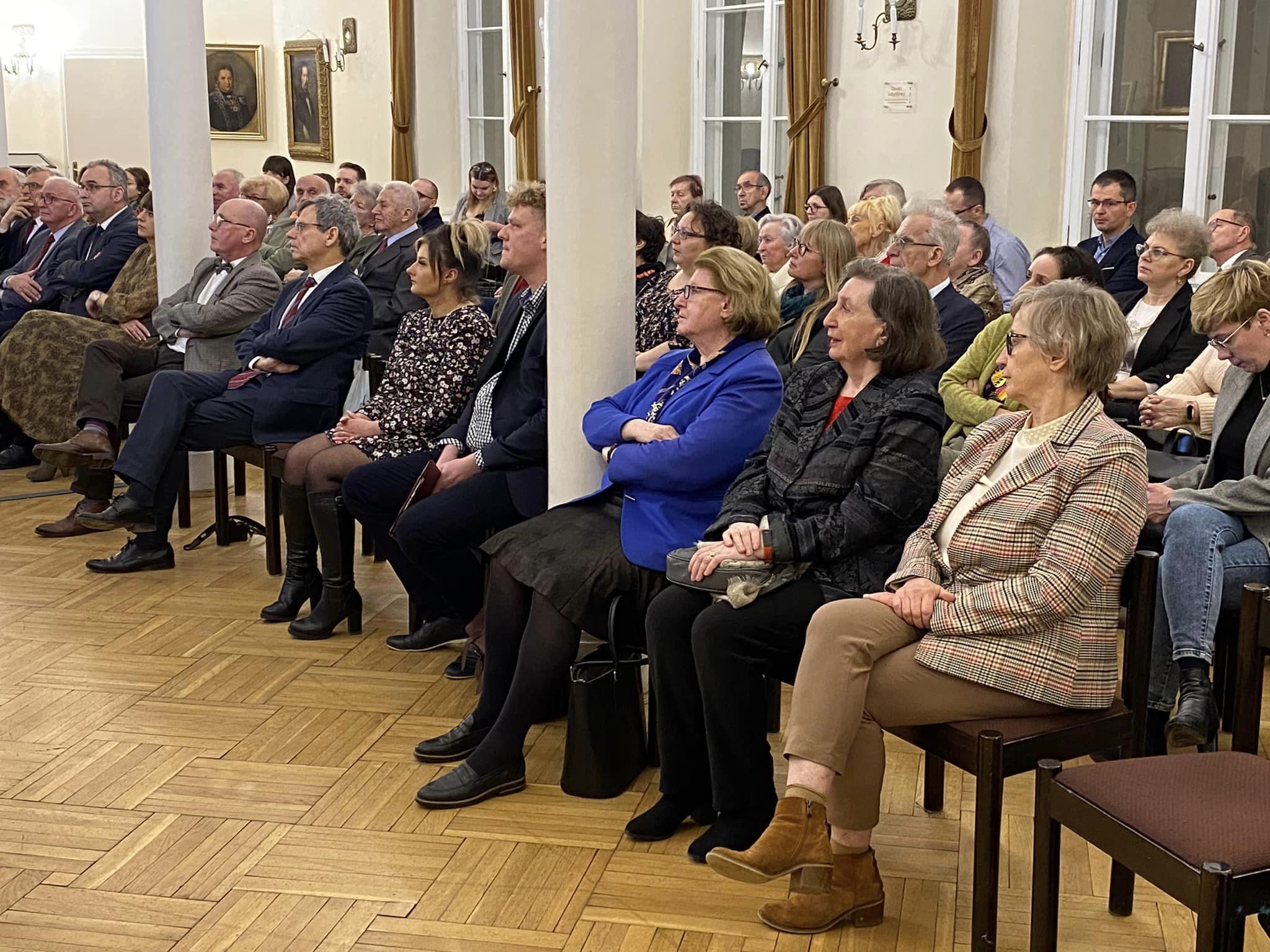 Uczestnicy spotkania pleszewian w Poznaniu odbywającego się w siedzibie Poznańskiego Towarzystwa Przyjaciół Nauk