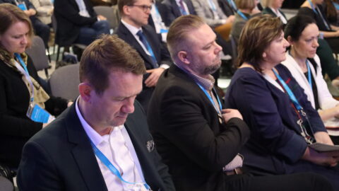 Uczestnicy konferencji "Poza metropolią" organizowanej w Zajezdni Kultury w Pleszewie