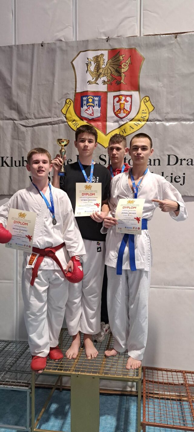 Zawodnicy Pleszewskiego Karate na podium zawodów w Środzie Wlkp.
