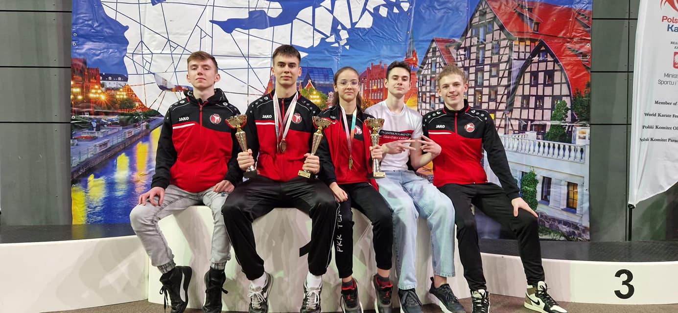 Zawodnicy Pleszewskiego Klubu Karate na turnieju rankingowym Polskiej Unii Karate w Bydgoszczy.