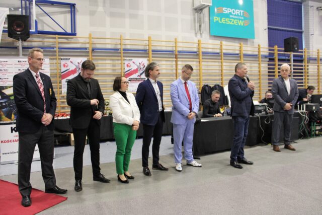 Zdjęcie przedstawia oficjalne otwarcie zawodów Central Poland Open Grand Prix Karate WKF w Pleszewie.