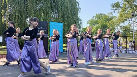 Występy dzieci podczas Festynu Miejskiego w Pleszewie 4 czerwca 2023 roku.