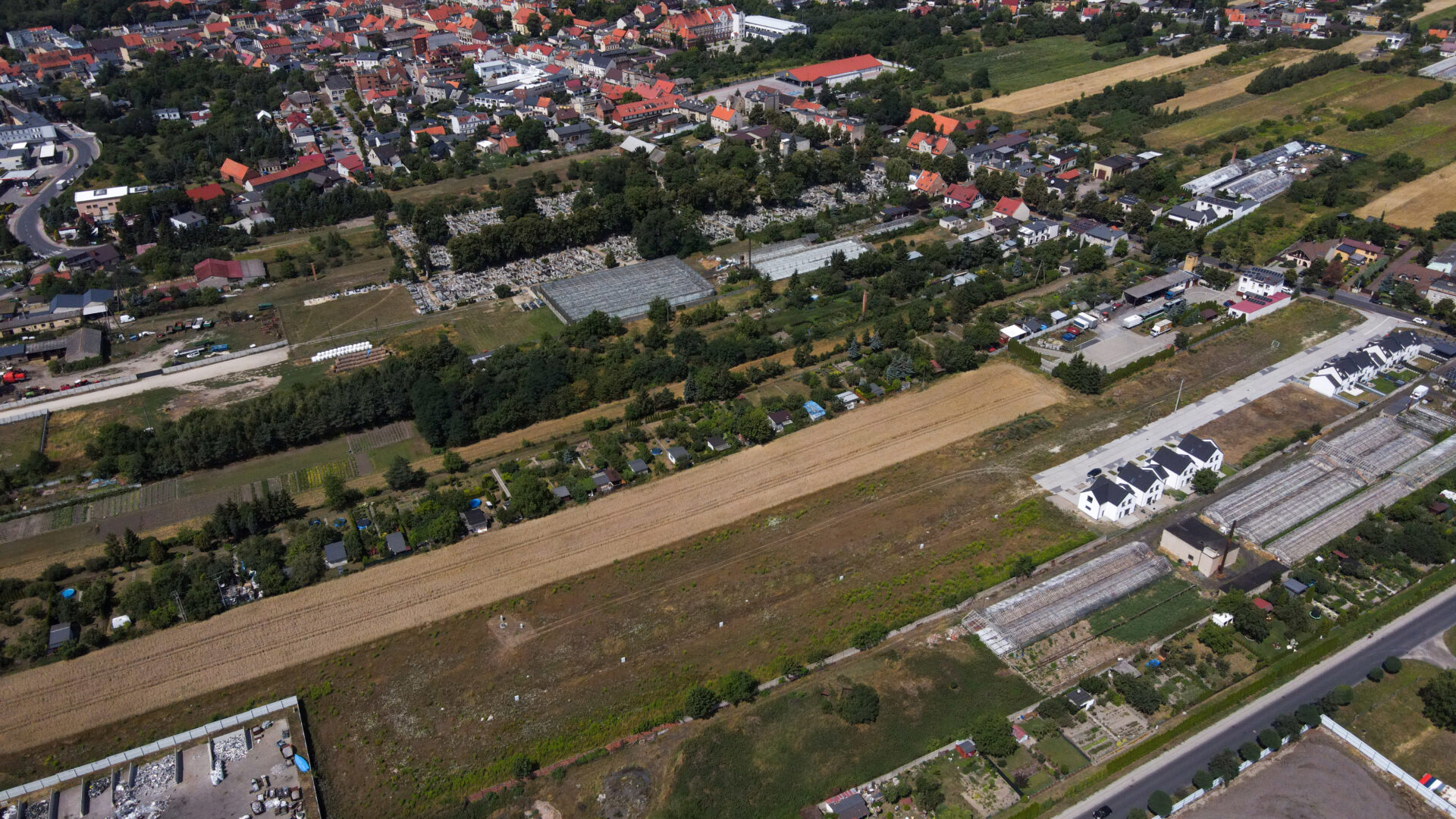 Zdjęcie terenu przy ul. Horoszkiewicza w Pleszewie z drona.