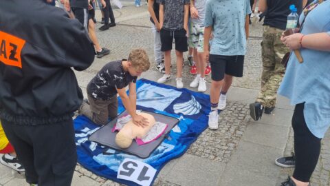 Akcja "Razem dla życia" na pleszewskim Rynku zorganizowana w ramach Europejskiego Dnia Przywracania Czynności Serca.