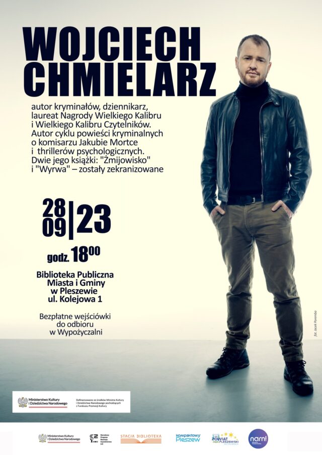 Plakat spotkania z Wojciechem Chmielarzem odbywającego się w Bibliotece Publicznej Miasta i Gminy Pleszew 28 września 2023 roku o godzinie 18:00.