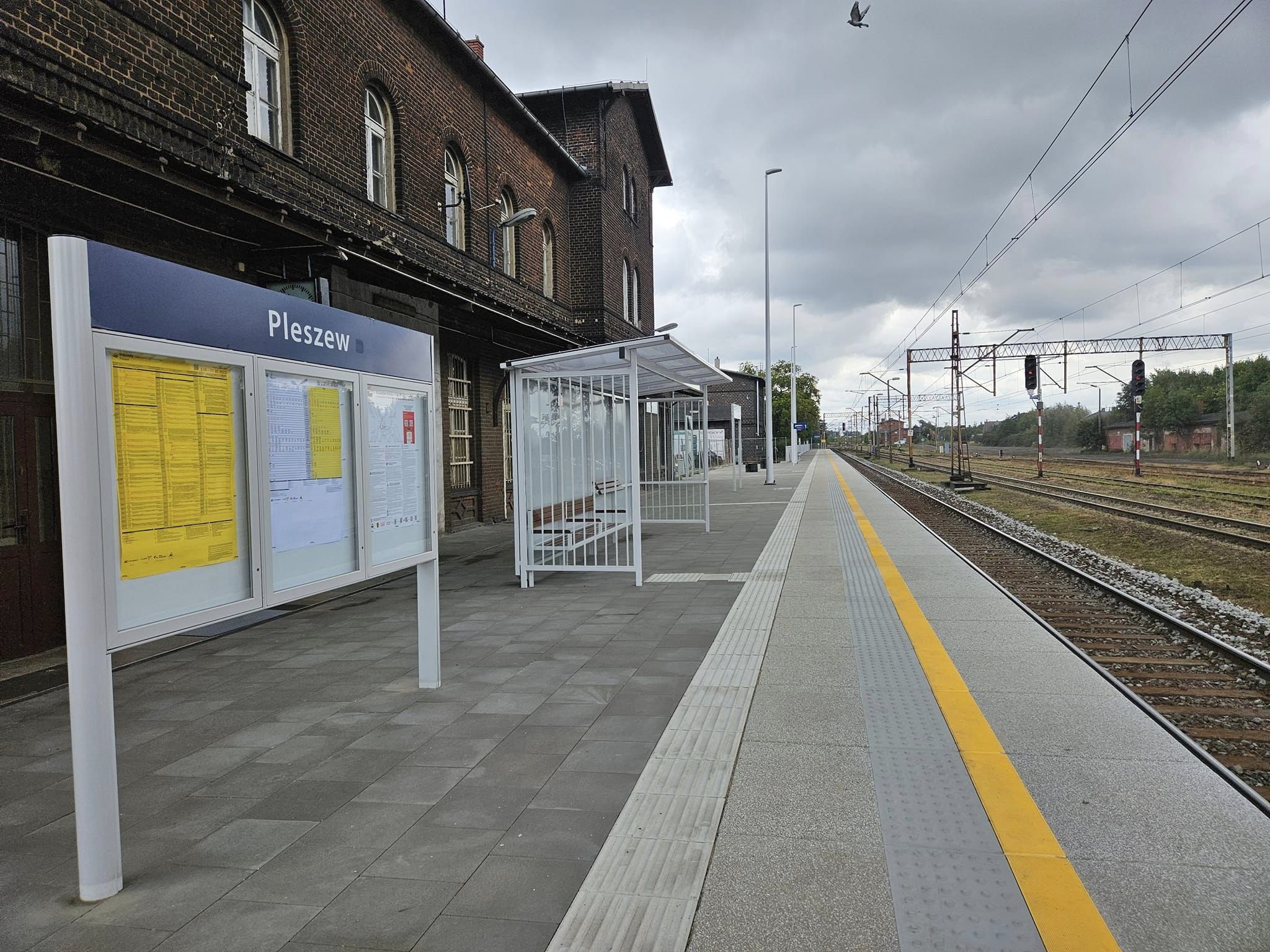 Wyremontowany peron 1 przy stacji kolejowej w Kowalewie.