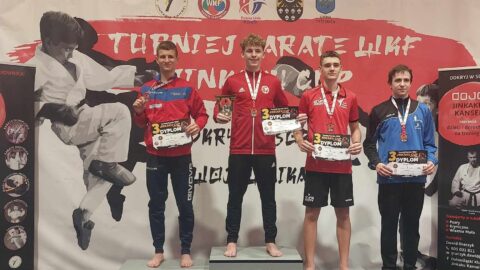 Zawodnicy Pleszewskiego KLubu Karate na podium w zawodach w Trzzebnicy.