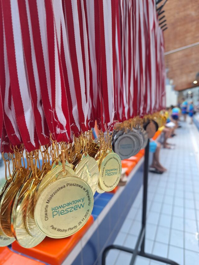 Medale za udział w Otwartych Mistrzostwach Pleszewa w Pływaniu odbywających się w Parku Wodnym "Planty".