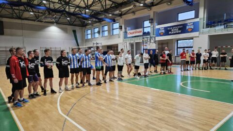 Uczestnicy Turnieju Piłki Siatkowej drużyn OSP z terenu powiatu pleszewskiego.