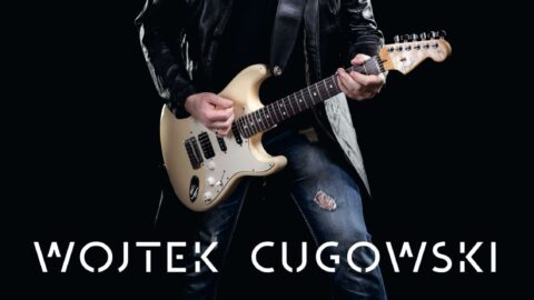 Plakat koncertu Wojtka Cugowskiego odbywającego się 12 kwietnia 2024 roku w Zajezdni Kultury w Pleszewie.