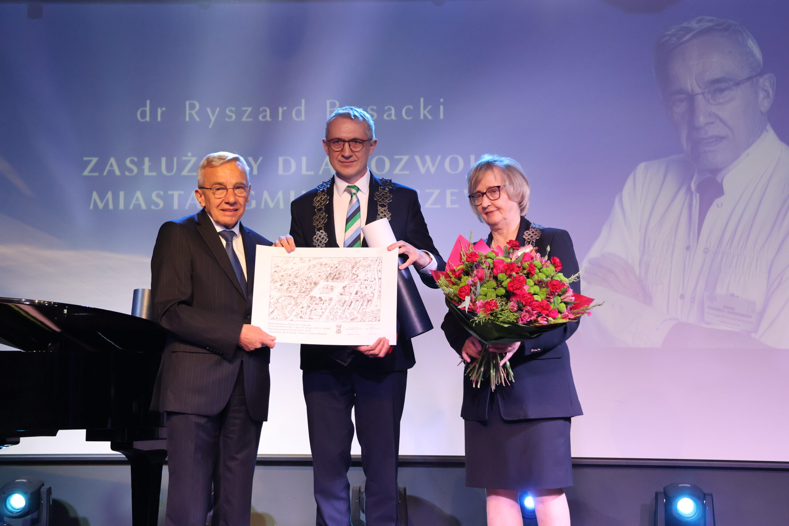 Wręczenie tytułu Zasłużony dla Rozwoju MiG Pleszew dr. Ryszardowi Bosackiemu.