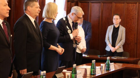 Ślubowanie Burmistrza MiG Pleszew podczas I sesji IX kadencji RM w Pleszewie.