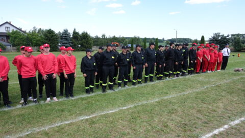 Drużyny OSP zebrane w Rokutowie na Gminnych Zawodach Sportowo-Pożarniczych MiG Pleszew.