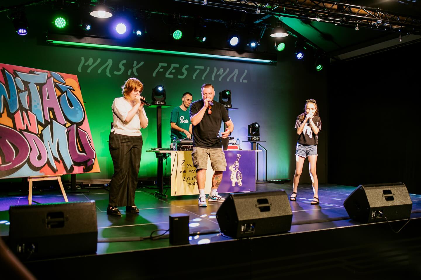 Warsztaty Beatboxu w Zajezdni Kultury w Pleszewie na scenie.