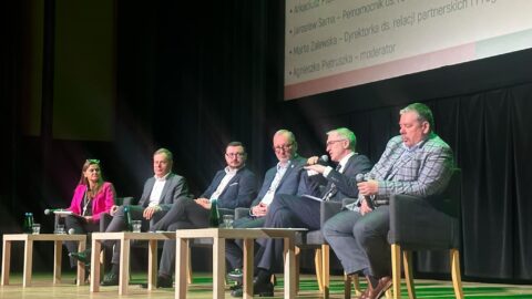 Prelegenci konferencji smart green city w Zduńskiej Woli.