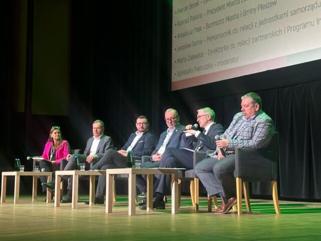 Prelegenci konferencji smart green city w Zduńskiej Woli.