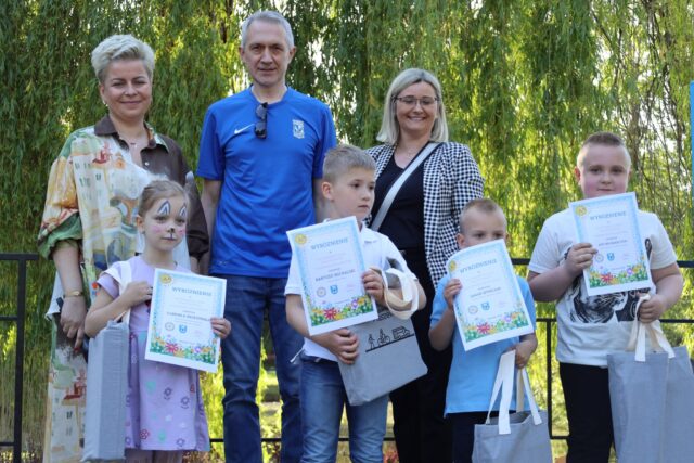Laureaci konkursu Pleszewski Eko-kwiatek organizowanego przez Przedszkole "Słoneczne".