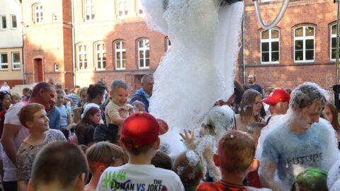festiwal piany podczas festynu miejskiego w parku w pleszewie.