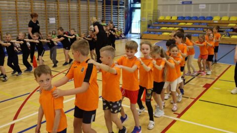 Przedszkolaki w wyścigu gąsienic na Olimpiadzie Sportowej PPL 2025