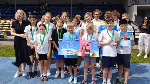 Uczniowie klas IV-VI z czekiem na Olimpiadzie Sportowej PPL 2025