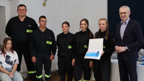 Burmistrz z nagrodzonymi w akcji Rowerowa Stolica Polski.