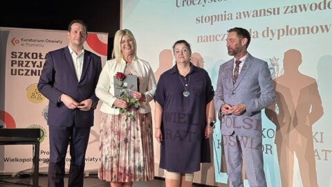 Wręczenie aktów nadania stopnia awansu zawodowego na scenie Zajezdni Kultury w Pleszewie.