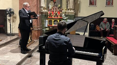 Koncert Muzyki w kościelnej nawie w Pleszewie.