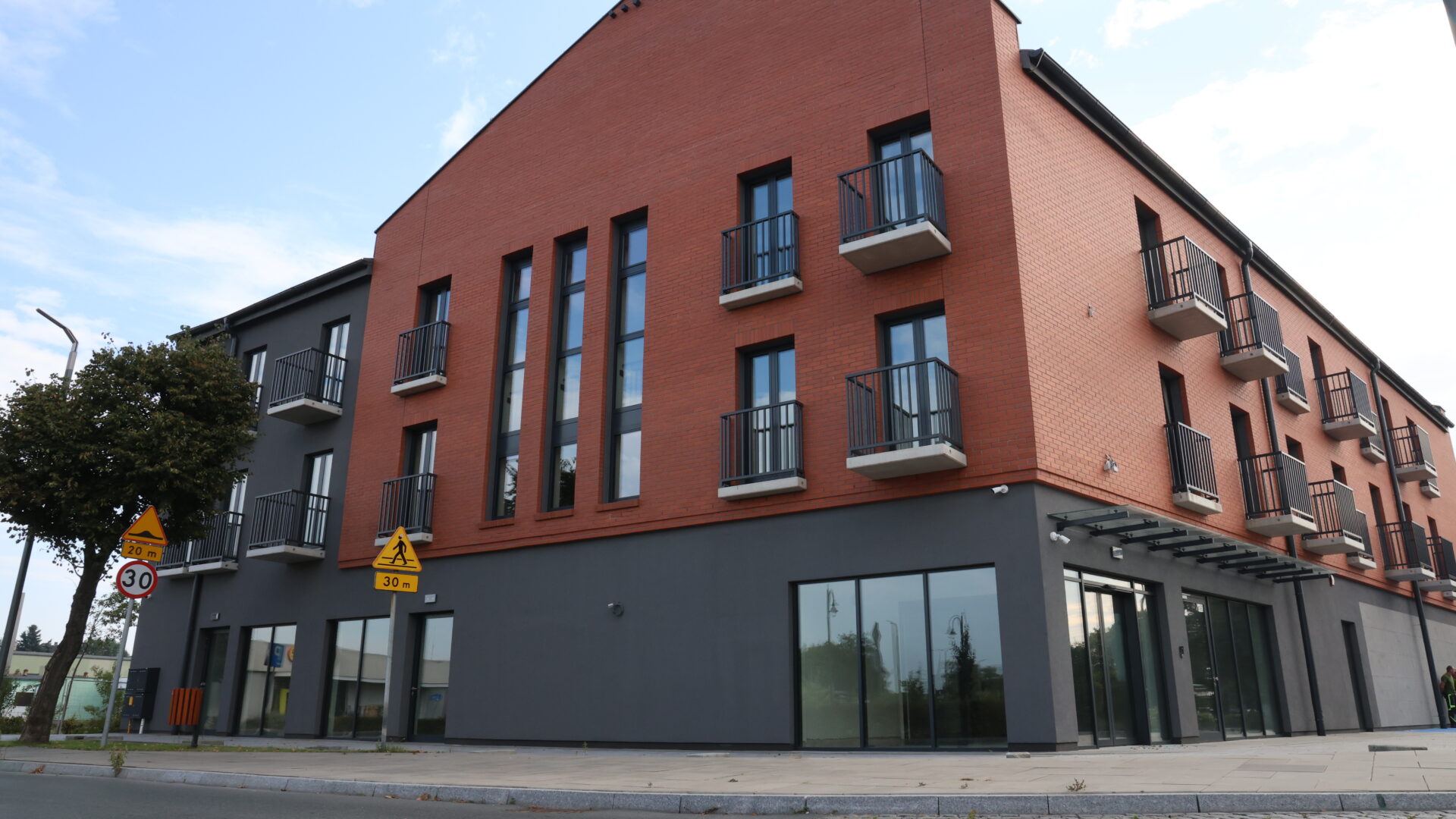 comapct lab pleszew z zewnątrz