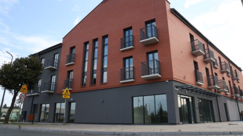 comapct lab pleszew z zewnątrz