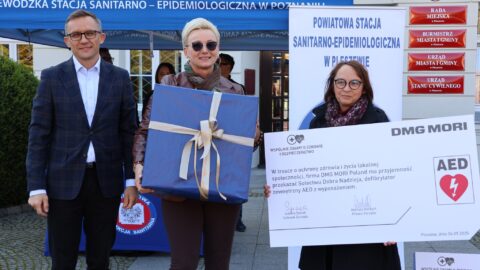 Wręczenie defibrylatorów AED dla gminy Pleszew na Rynku.
