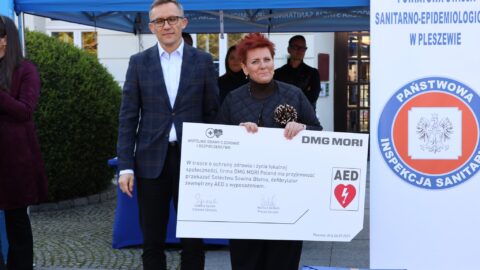 Wręczenie defibrylatorów AED dla gminy Pleszew na Rynku.