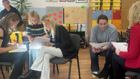 Nauczyciele biorący udział w szkoleniach z programów profilaktycznych dla uczniów.