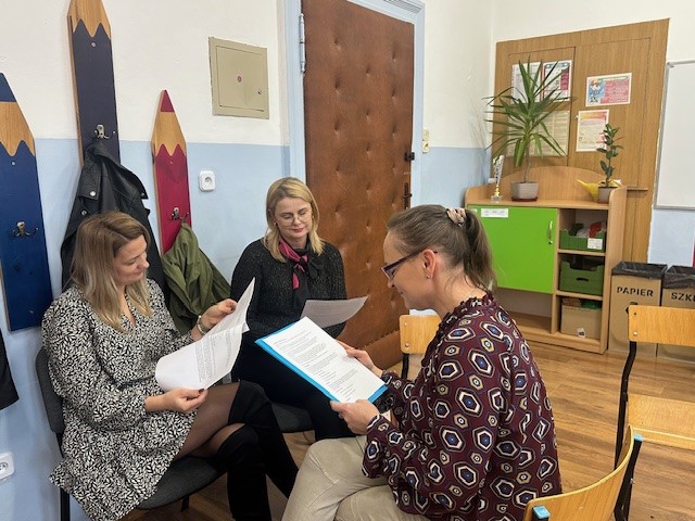 Nauczyciele biorący udział w szkoleniach z programów profilaktycznych dla uczniów.