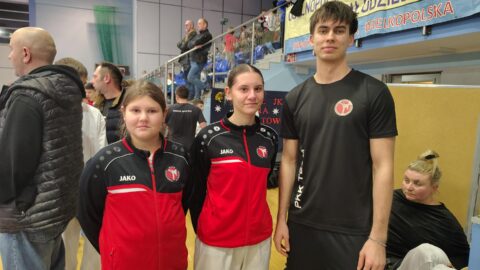 Zawodnicy Pleszewskiego Klubu Karate podczas zawodów karate w Środzie Wlkp.