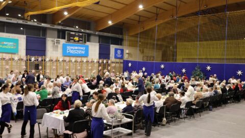 Zaproszeni goście na Wigilii dla Samotnych w Pleszewie.