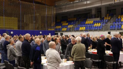 Zaproszeni goście na Wigilii dla Samotnych w Pleszewie.