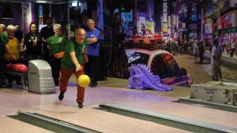 Rozgrywki w bowling podczas spartakiady senioralnej