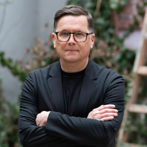 zdjęcie przedstawia prelegenta konferencji