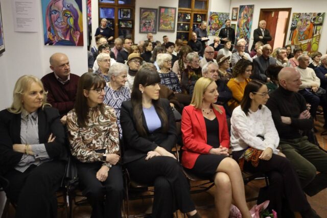 643736476_1533411482118389_5443617428127279439_n Goście muzeum regionalnego podczas promocji najnowszego numeru wydawnictwa "Rocznik Pleszewski 2025"