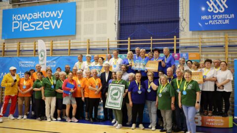 723209125_1677721417694276_2028368759638970903_n laureaci pleszewskiej olimpiady seniorów z czekami
