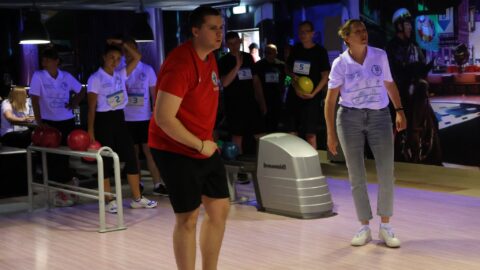 724516317_1323302753276604_4369738647727111685_n Osoby grające w bowling